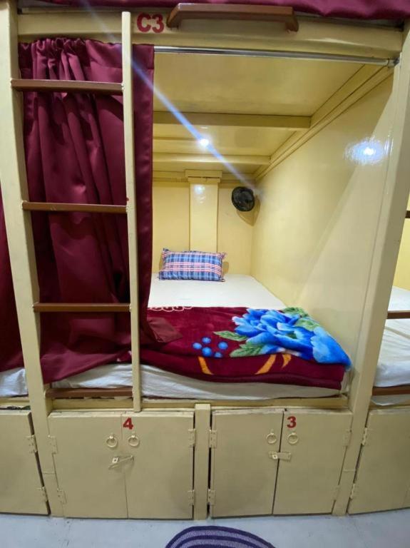 Namo Guest House Only For Indians Benares Buitenkant foto