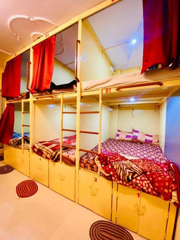 Namo Guest House Only For Indians Benares Buitenkant foto