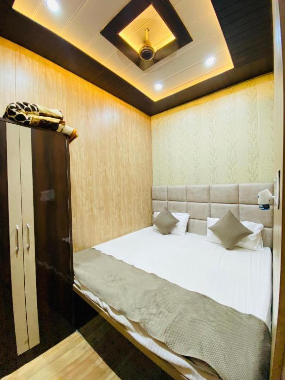 Namo Guest House Only For Indians Benares Buitenkant foto