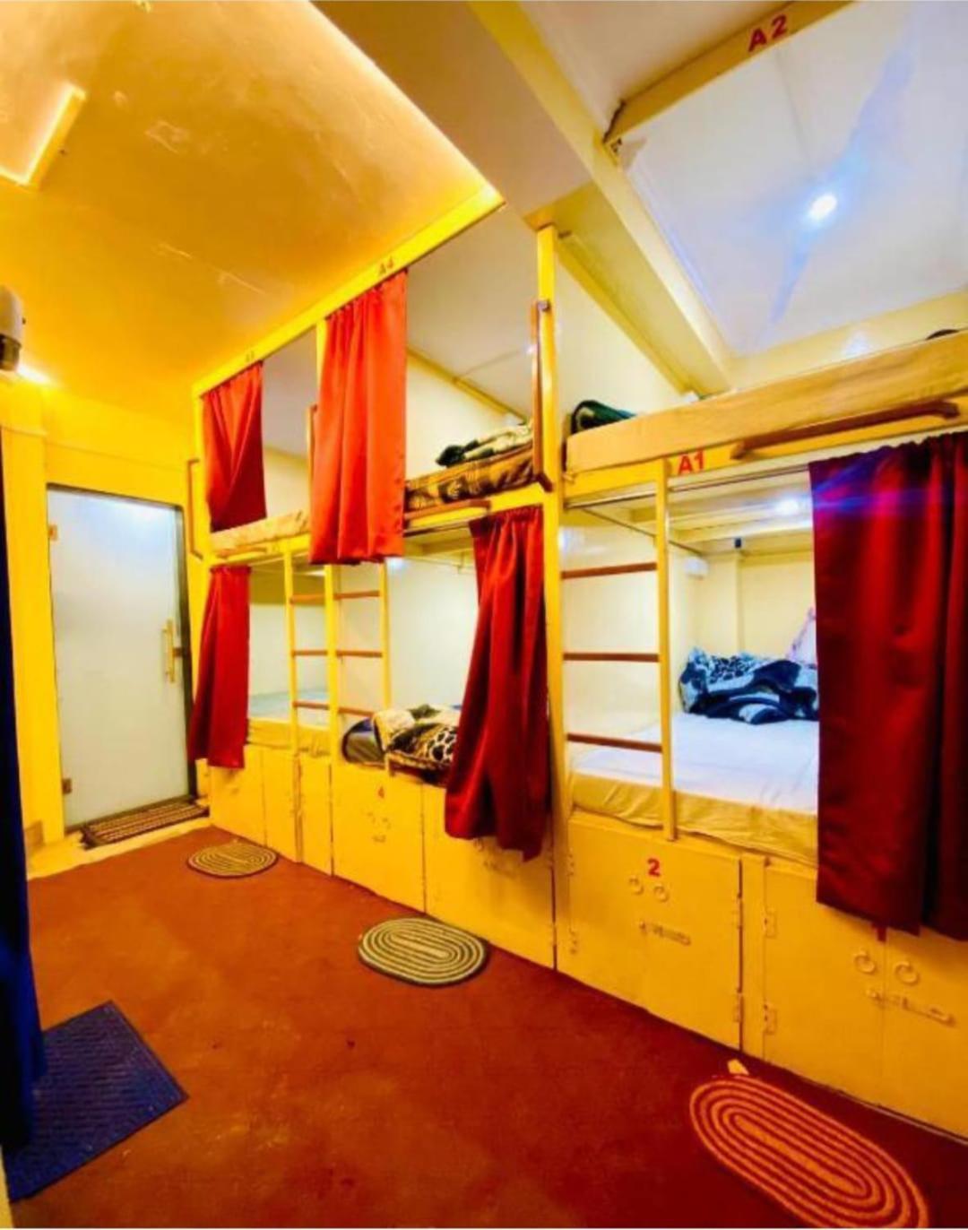 Namo Guest House Only For Indians Benares Buitenkant foto