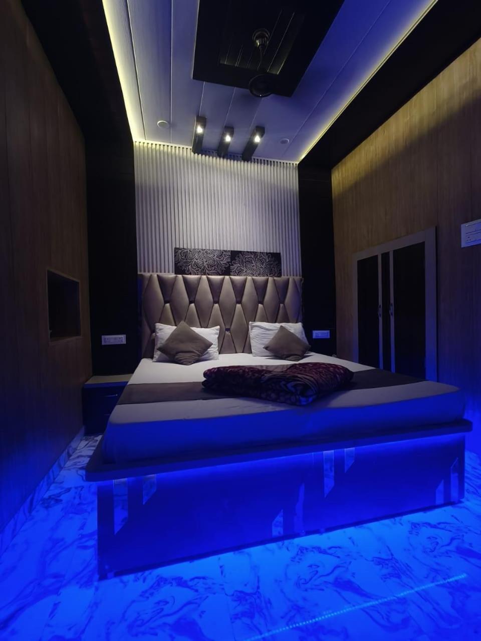 Namo Guest House Only For Indians Benares Buitenkant foto
