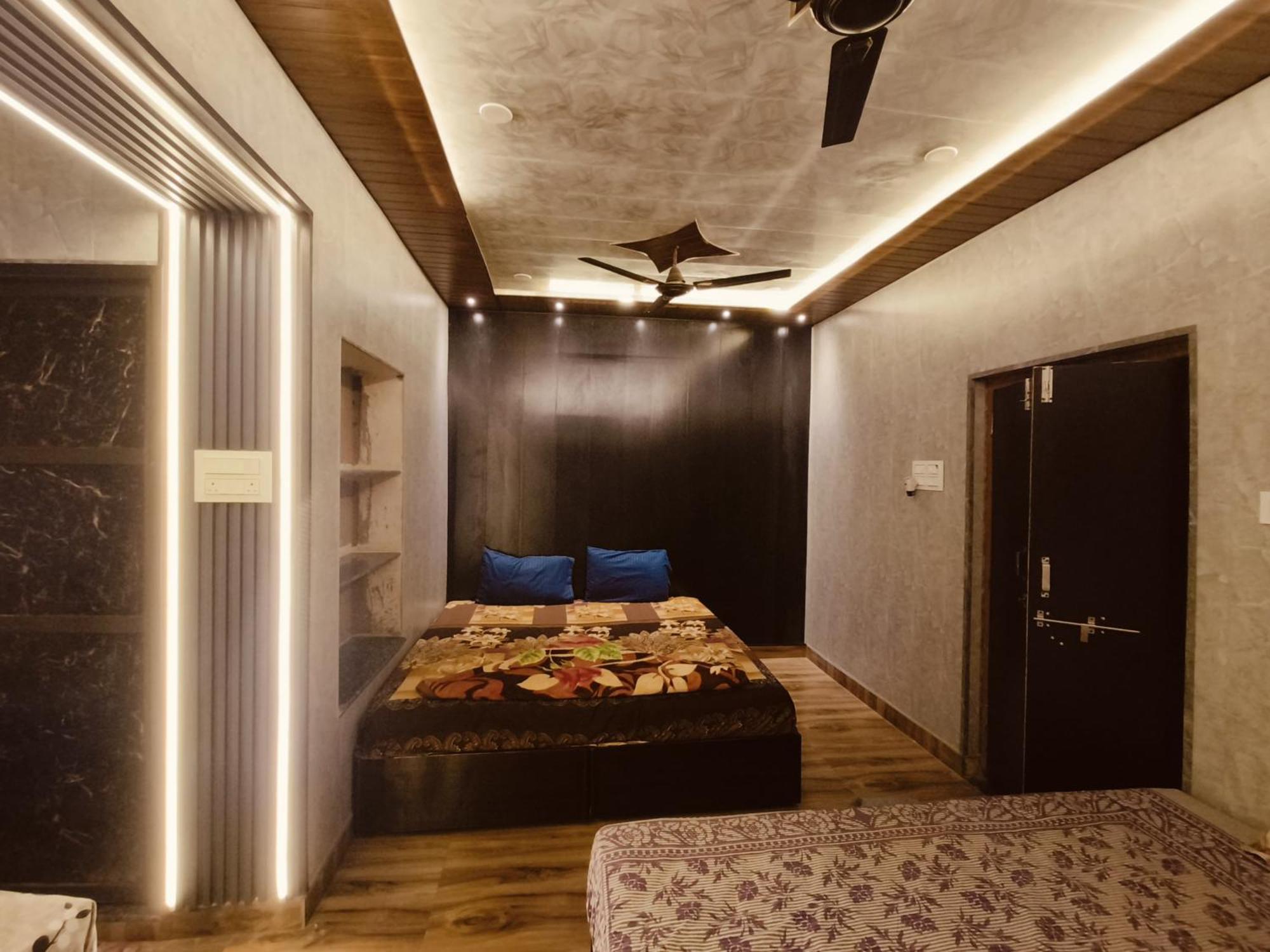 Namo Guest House Only For Indians Benares Buitenkant foto