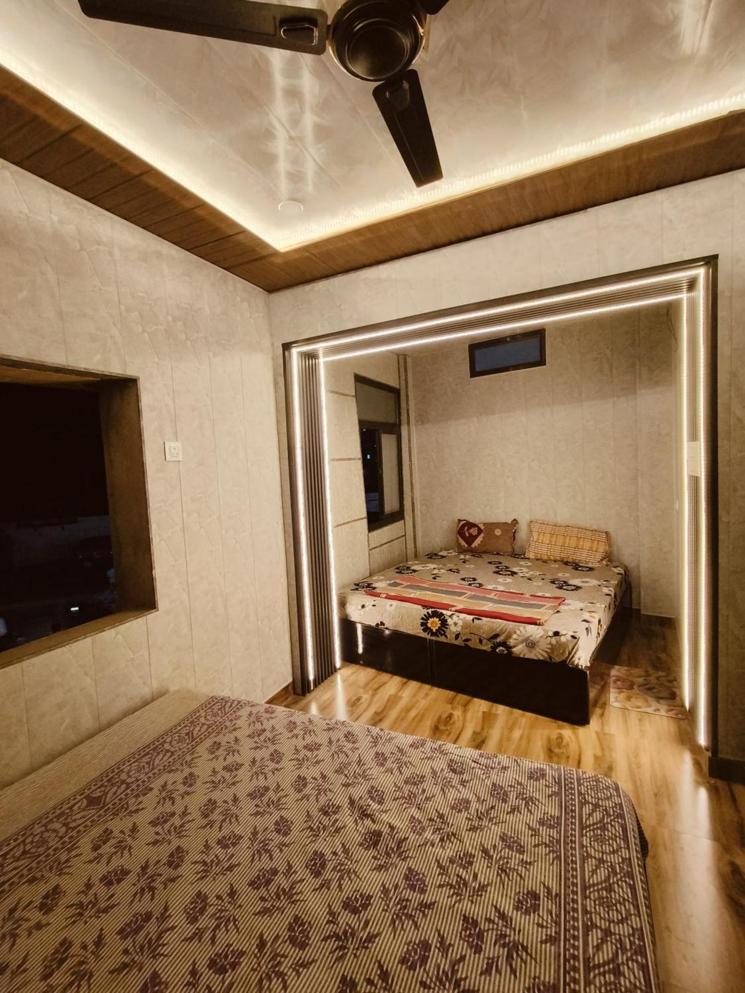 Namo Guest House Only For Indians Benares Buitenkant foto