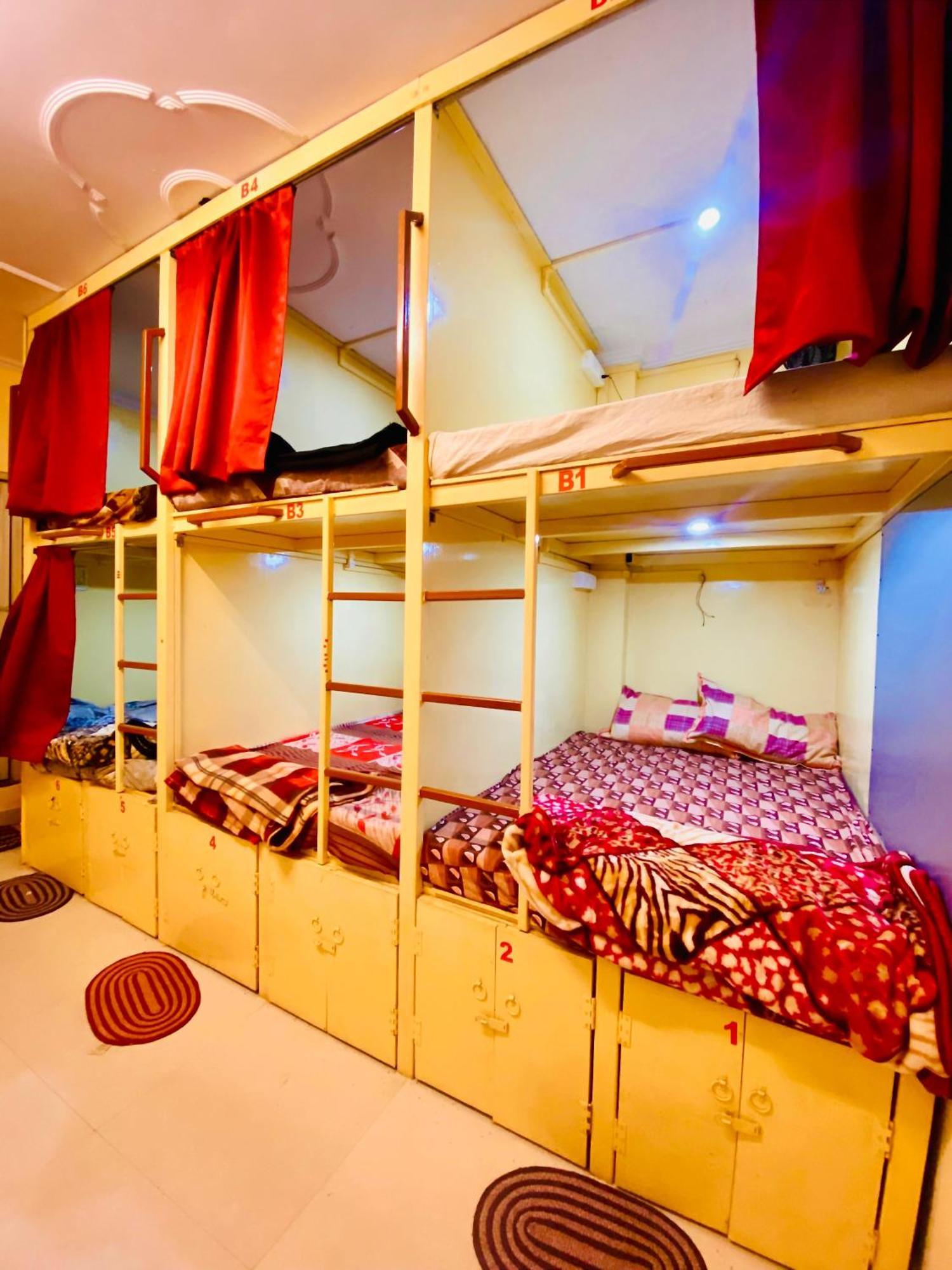 Namo Guest House Only For Indians Benares Buitenkant foto